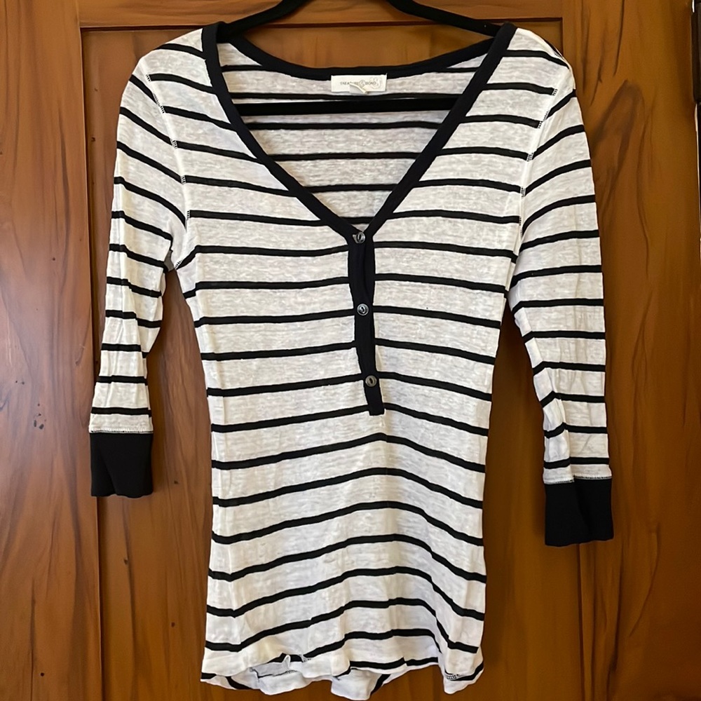 Treasure & Bond - Women’s  Navy and White Striped 3/4 Sleeve Top